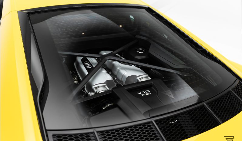 Audi R8 Performance completo
