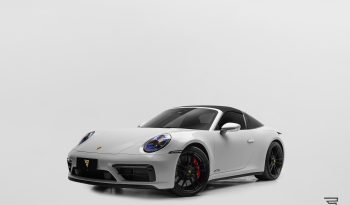 Porsche 911 Targa 4 GTS completo