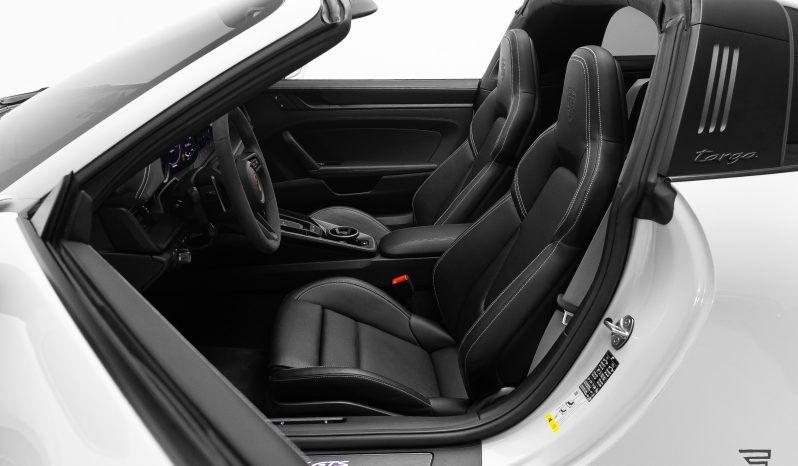 Porsche 911 Targa 4 GTS completo