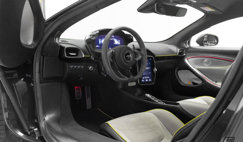 McLaren Artura completo