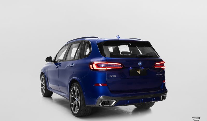 BMW X5 45e M Sport completo