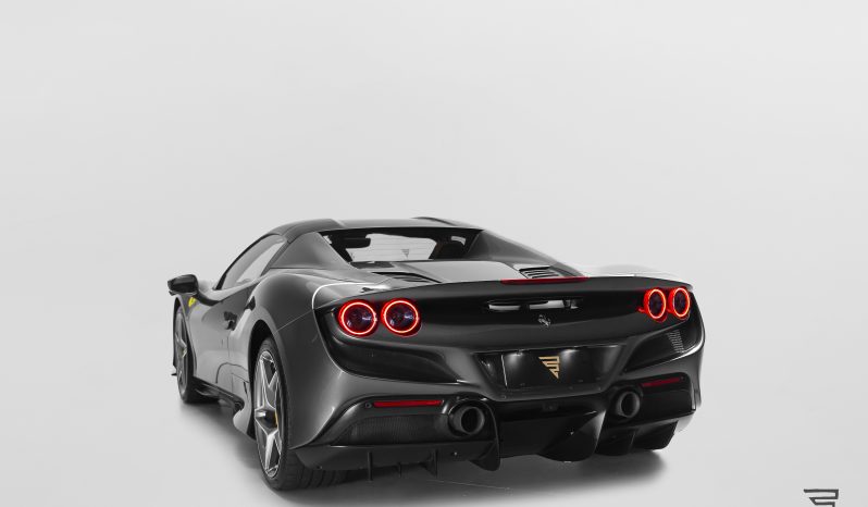 Ferrari F8 Spider completo