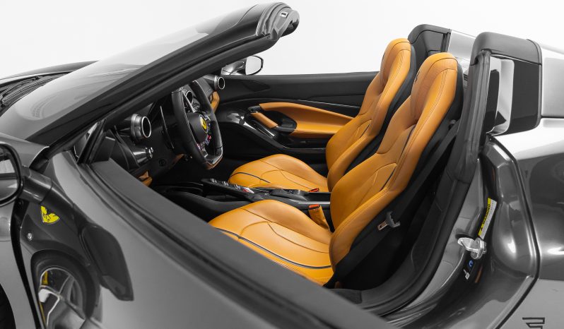 Ferrari F8 Spider completo