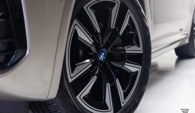 BMW iX3 M Sport completo