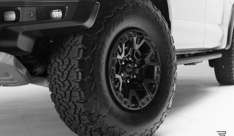 Ford F-150 Raptor R completo