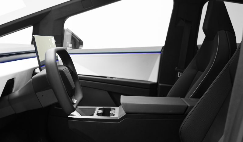 Tesla Cybertruck completo