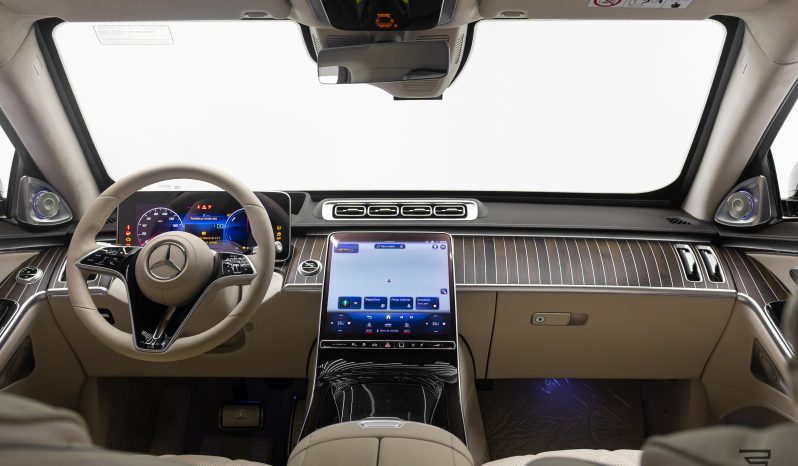 Mercedes-Maybach S580 E completo