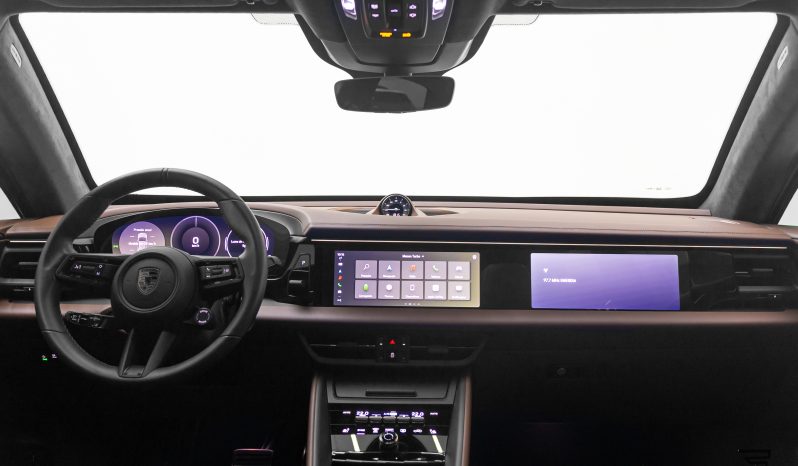 Porsche Macan Turbo Elétrica completo