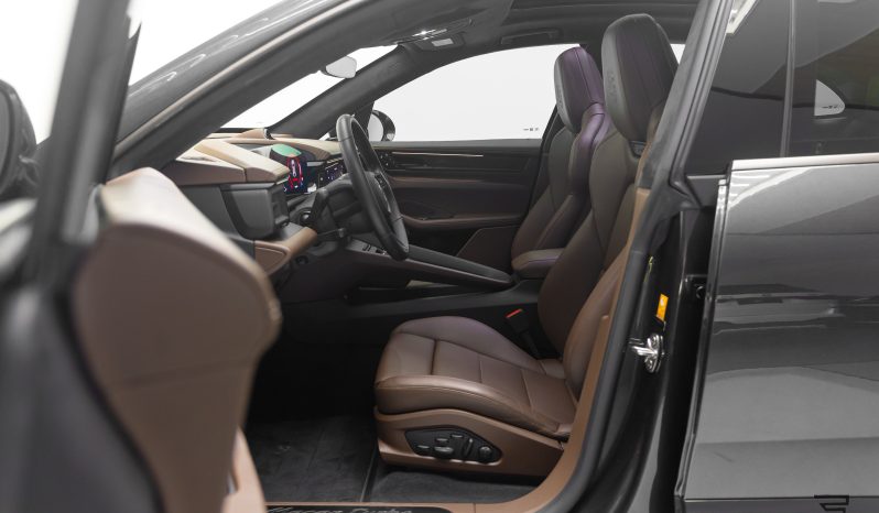 Porsche Macan Turbo Elétrica completo