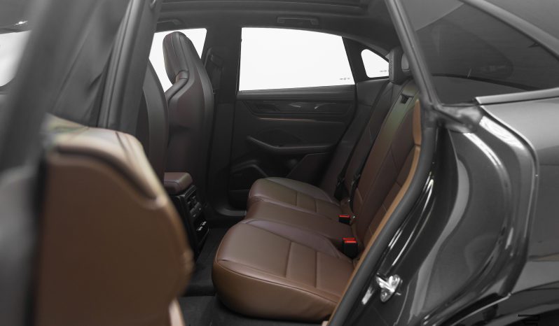 Porsche Macan Turbo Elétrica completo