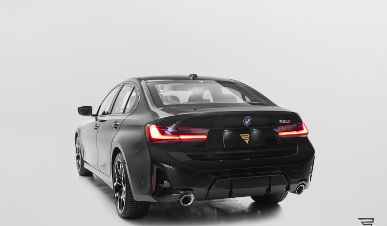 BMW 320i M Sport completo