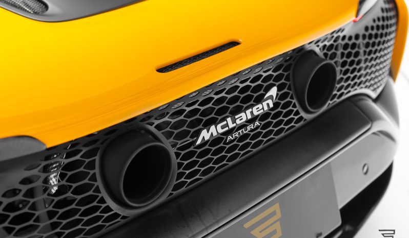 McLaren Artura completo