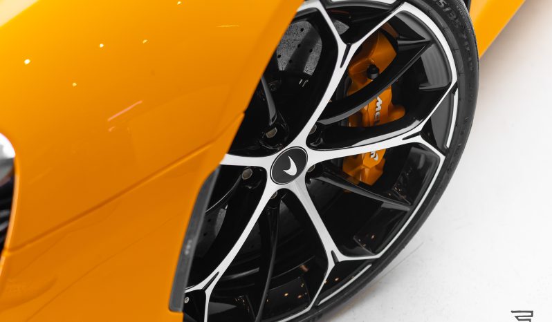 McLaren Artura completo