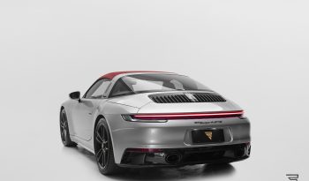 Porsche 911 Targa 4 GTS completo