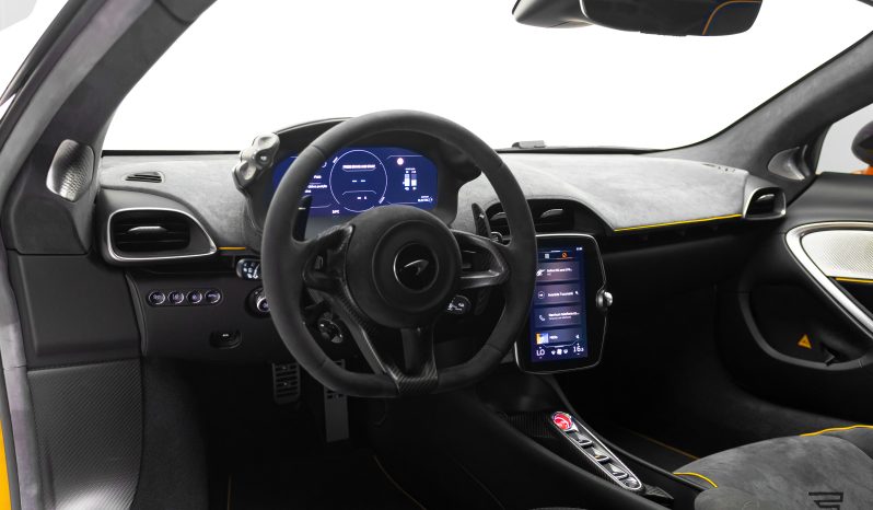 McLaren Artura completo