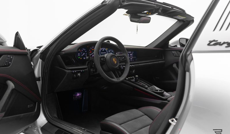 Porsche 911 Targa 4 GTS completo