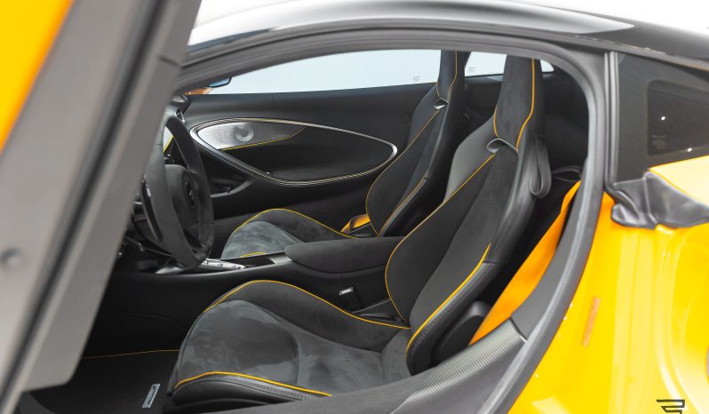 McLaren Artura completo