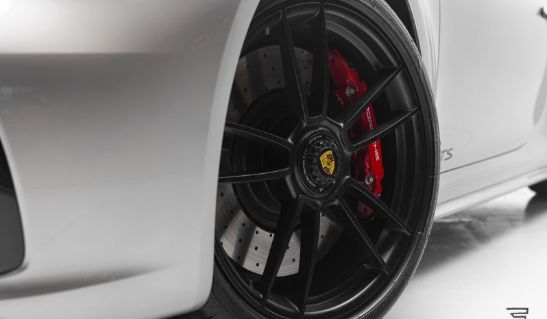 Porsche 911 Targa 4 GTS completo