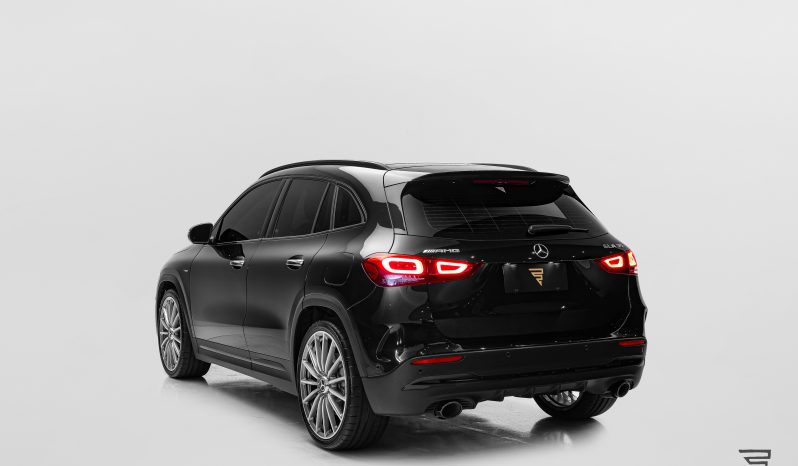 Mercedes-AMG GLA 35 completo