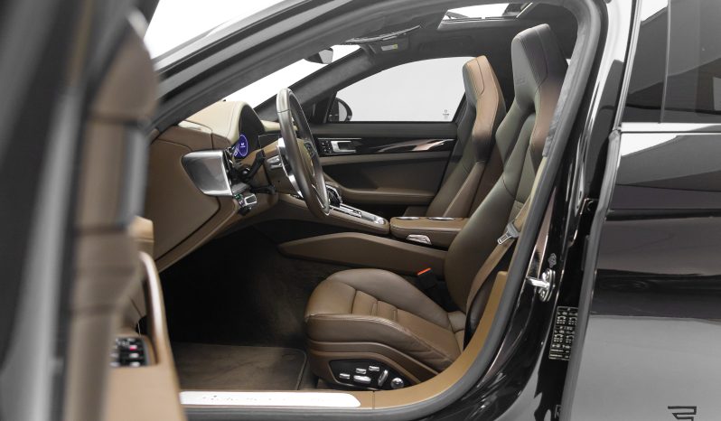 Porsche Panamera Turbo Sport Turismo completo