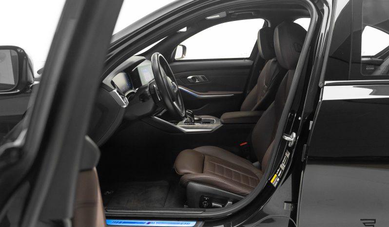 BMW 330e M Sport completo
