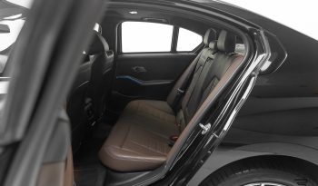 BMW 330e M Sport completo