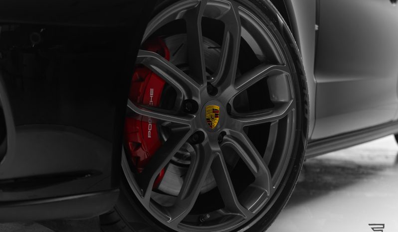 Porsche Panamera Turbo Sport Turismo completo