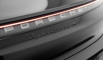 Porsche Taycan Turbo S completo