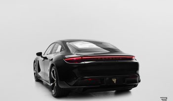 Porsche Taycan Turbo S completo