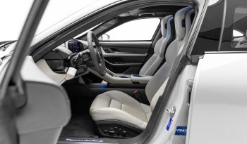 Porsche Taycan Turbo S completo
