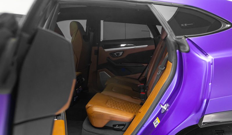 Lamborghini Urus completo