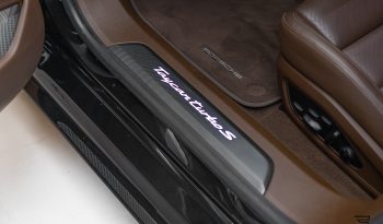 Porsche Taycan Turbo S completo