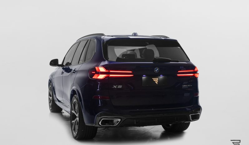 BMW X5 50e M Sport completo