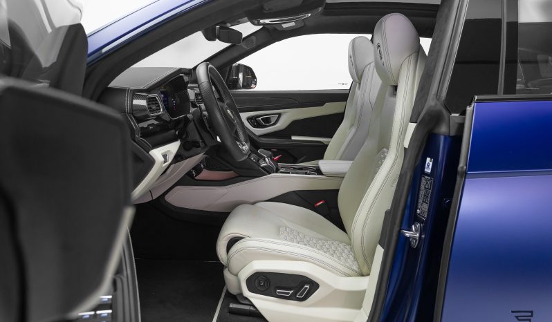 Lamborghini Urus completo