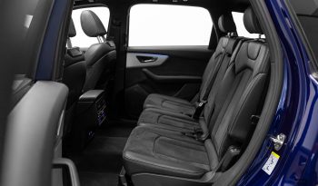 Audi Q7 Performance Black completo