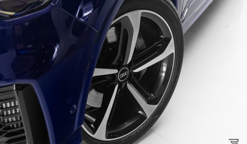 Audi Q7 Performance Black completo