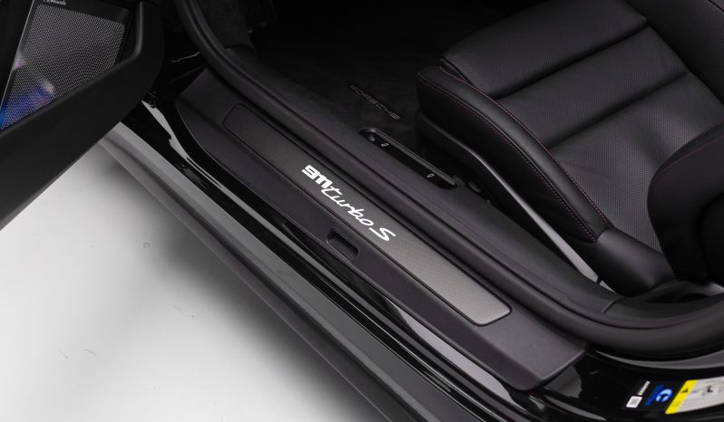 Porsche 911 Turbo S Cabriolet completo