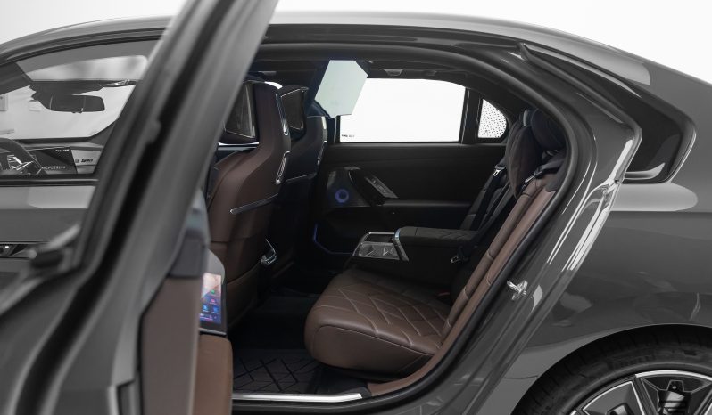 BMW i7 xDrive60 M Sport completo